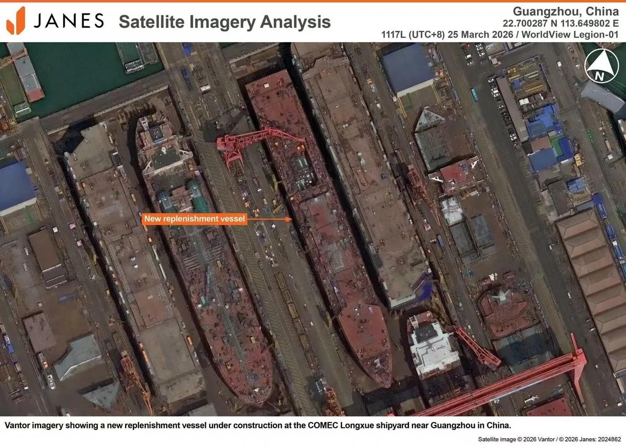 6万吨级超级奶妈上船台！海军远洋支援更稳了！271米长、37米宽，6万吨级的身