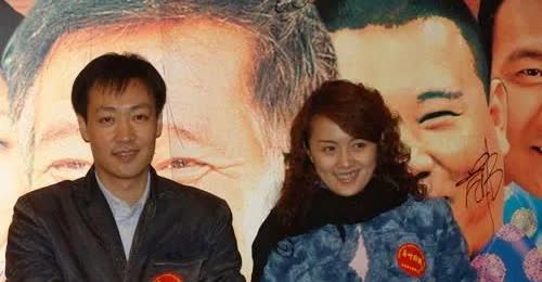 辛柏青说我喜欢媛媛那会儿，她还跟个藏族人似的，两坨高原红，迈着大八字脚，我说