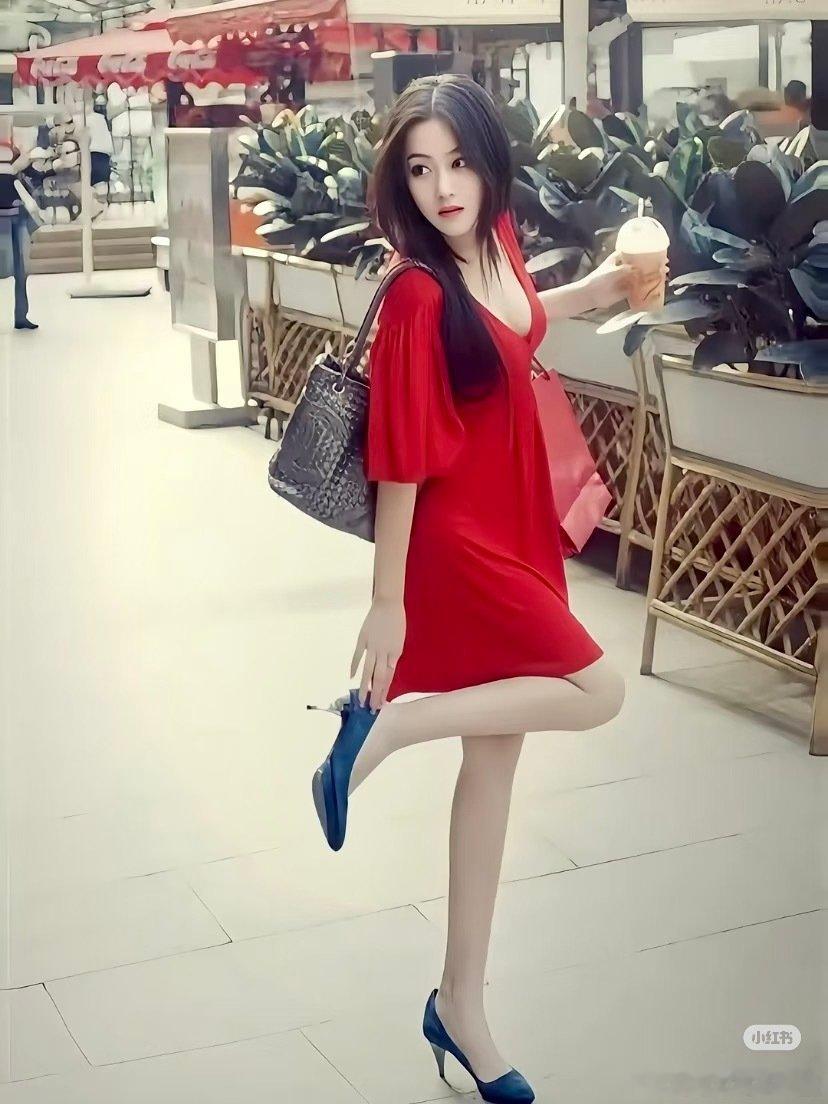 张馨予的身材我主观认为是最完美的身材，胸、腰、臀、腿没有一处不美。所以圆身做好健身、练好肩背，身材上
