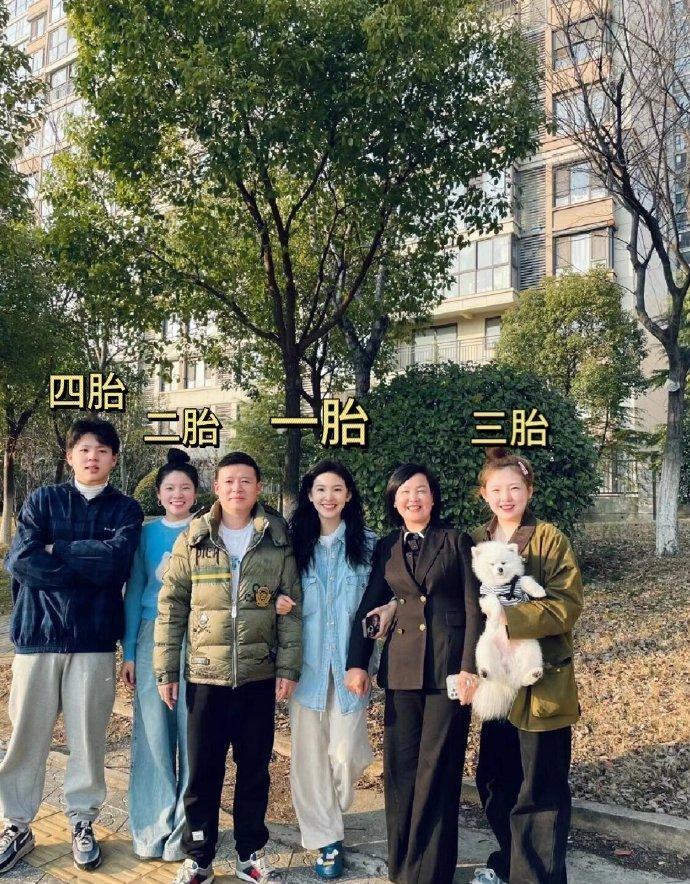 章若楠妈妈连生四胎，虽姐弟年龄相仿交流无代沟，但连续生育如此频繁，真让人担忧其身