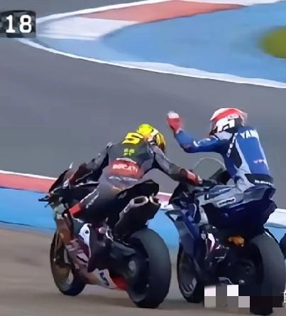 两大豪门联手围堵，才挡住中国53号！5号拍拍75号的车，似乎在说干得漂亮，69号