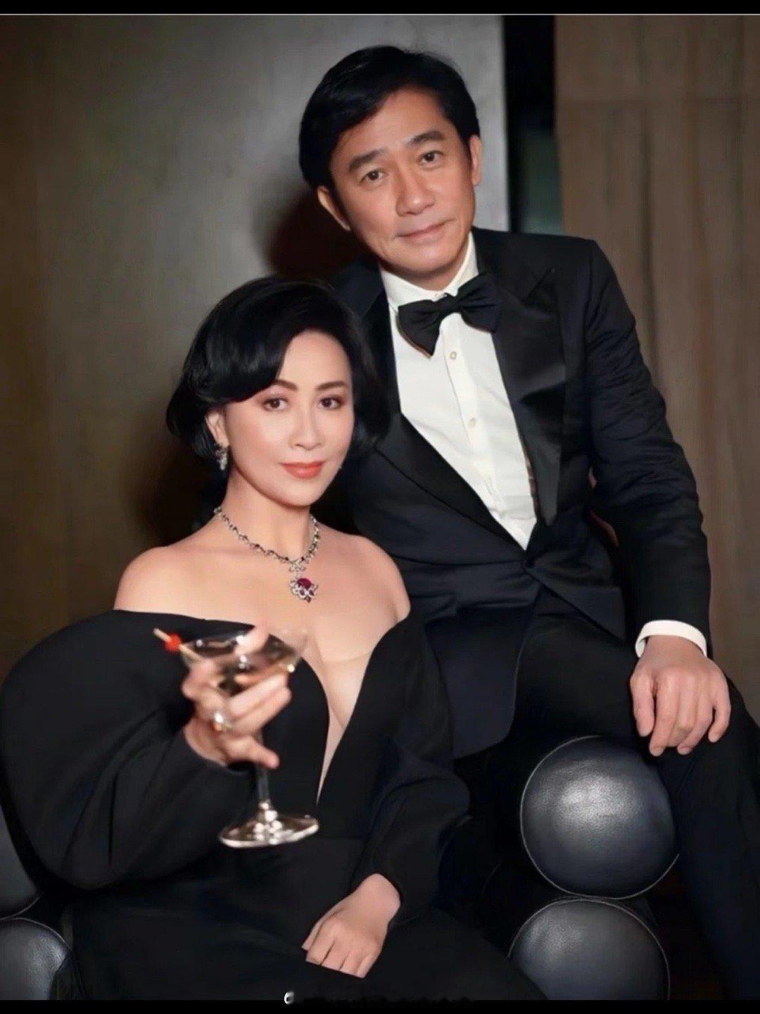 哇塞了吧，一时间不知该羡慕谁了呐，在新一期的《一路繁花》节目中，刘嘉玲和梁朝伟通