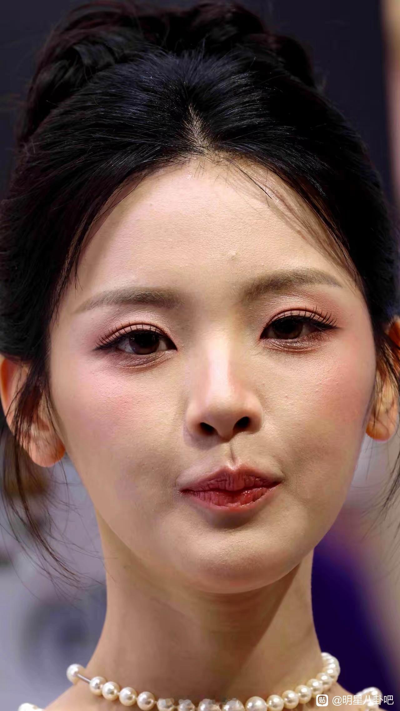 高清怼脸才是真考验，年轻的胶原蛋白太能打。杨超越面对这种镜头都能扛住，真的太绝了