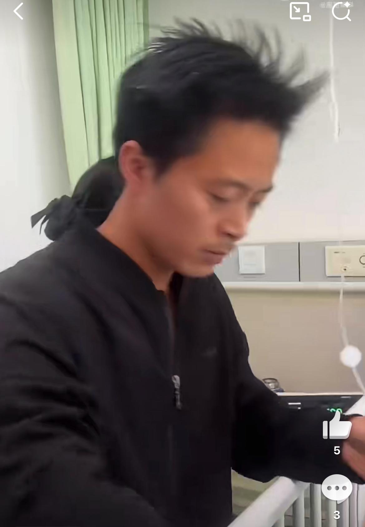 女人摊上这样倔驴子一样的老公也是倒大霉，孩子疝气卡死，需要紧急做手术，老婆哭求，