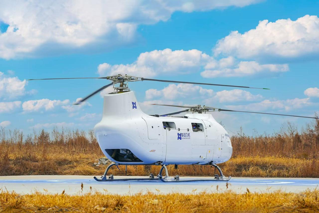 10月30日，联合飞机集团自主研发的铂影T1400纵列式无人直升机在哈尔滨完成首