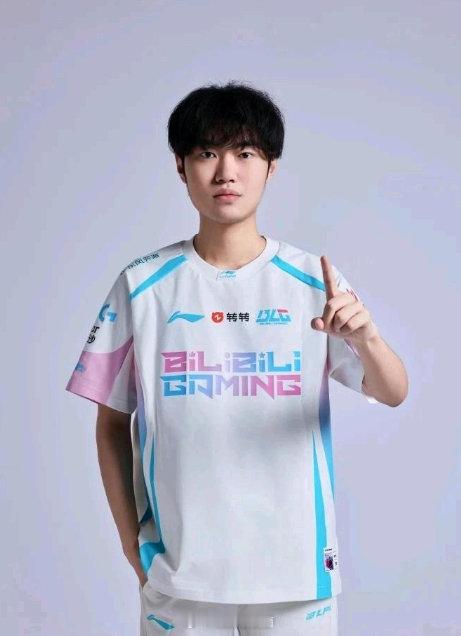 手心局为什么老是赢不了左手一个人肥，最后输了的局真的有点多吧，虽然局内左手也看起