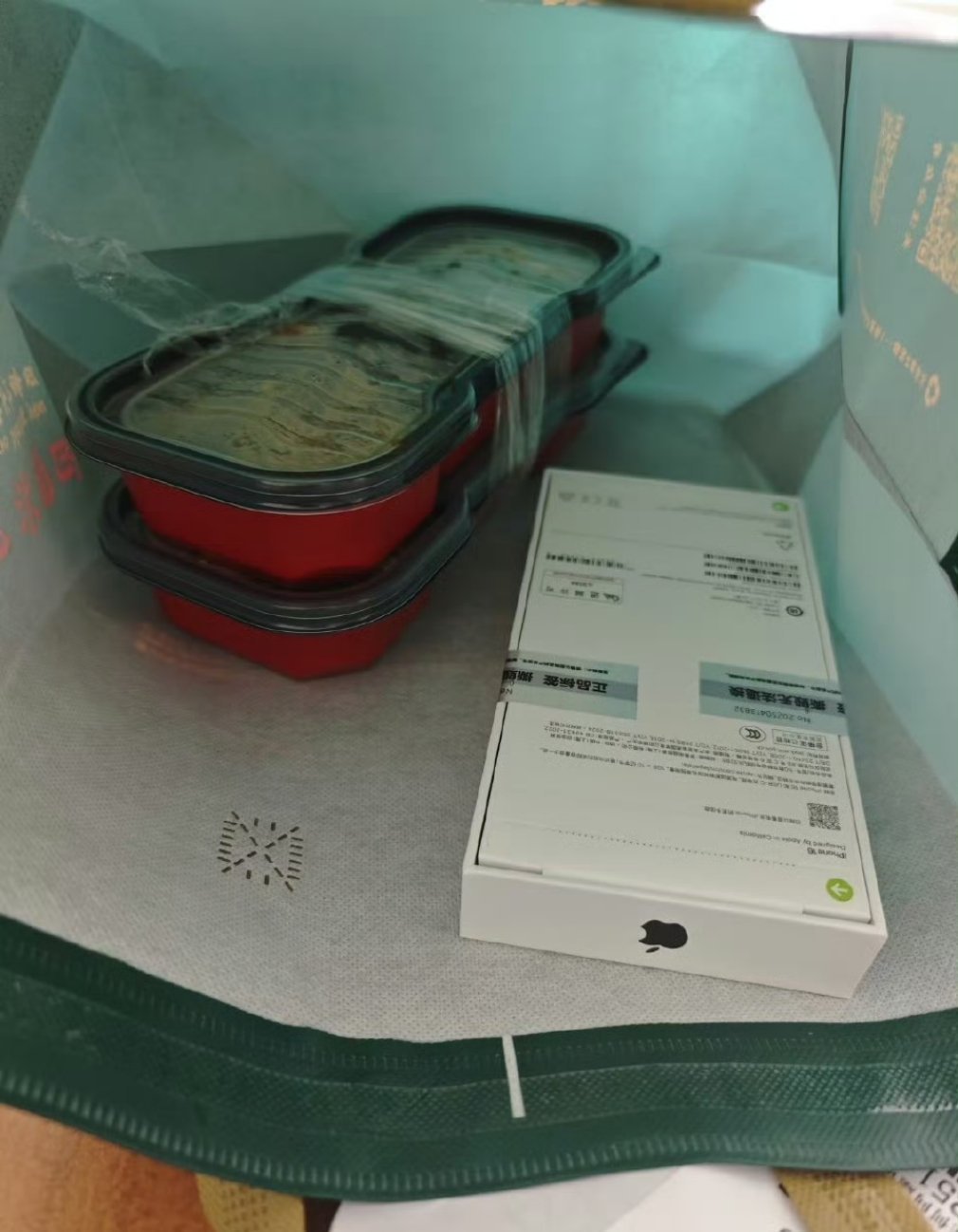 买外卖送手机？离谱！​​​