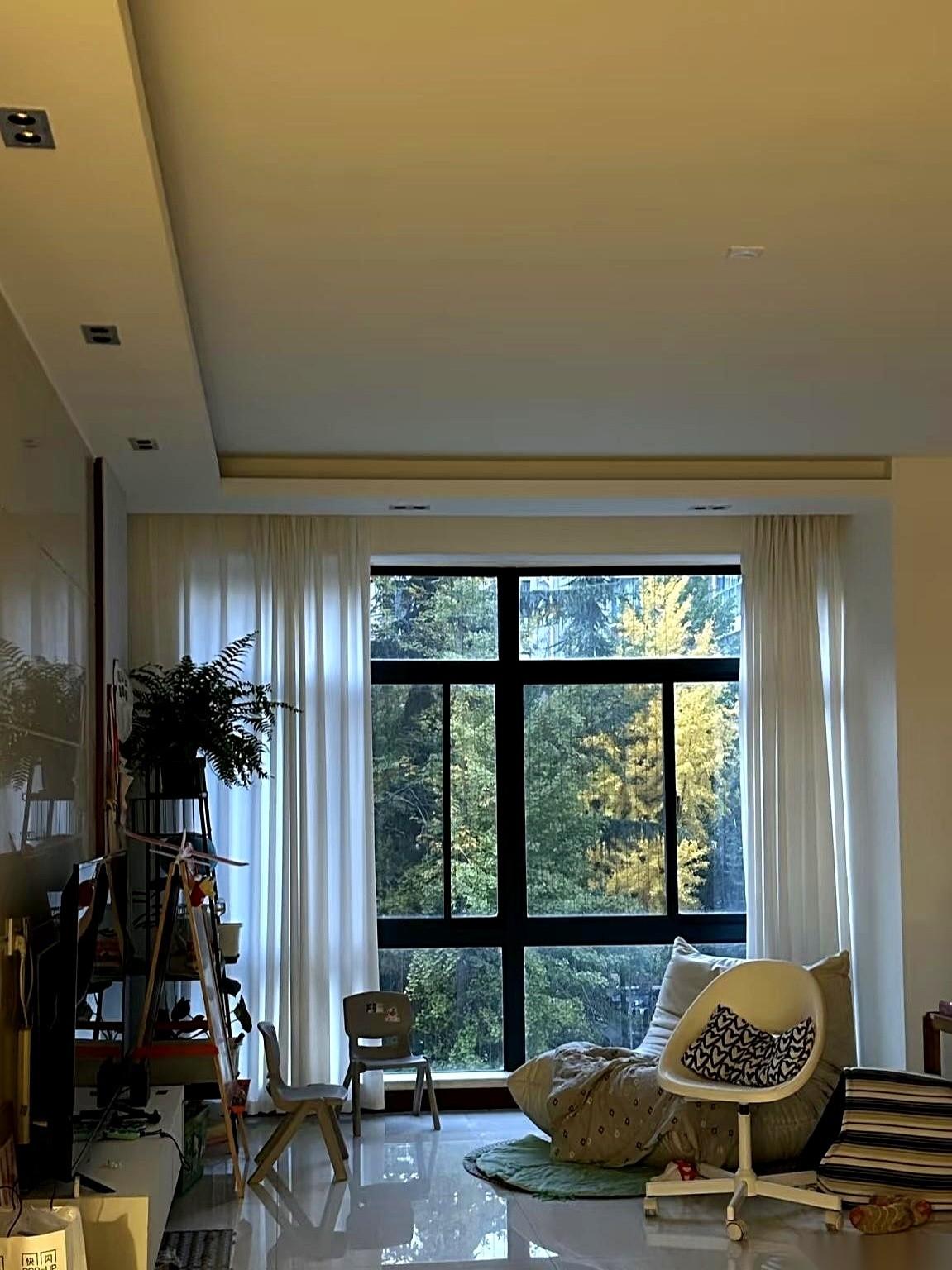 一个小区是怎么塌掉的？我告诉你，不需要什么惊天动地的大利空。只需要一个，急着