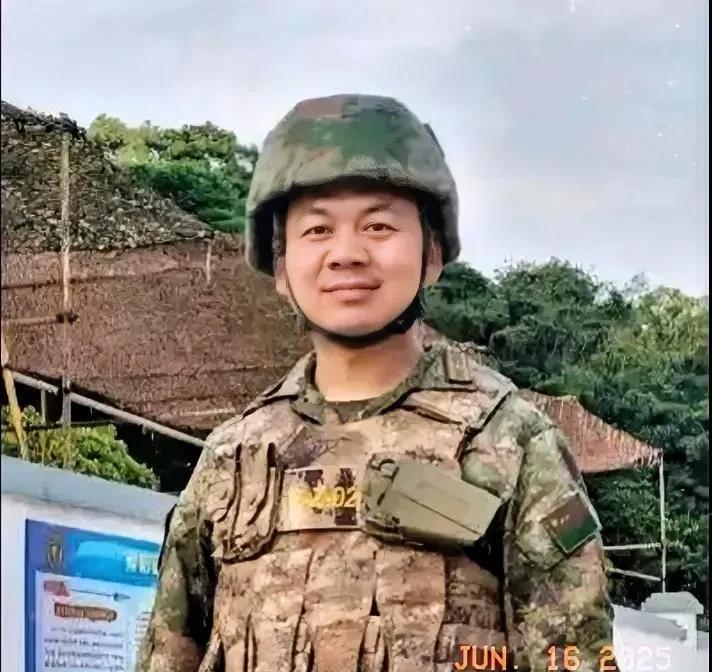 英雄张伟已经回到部队了，但他身体上的影响比较大，回来部队后只吃了几口饭就不想吃了