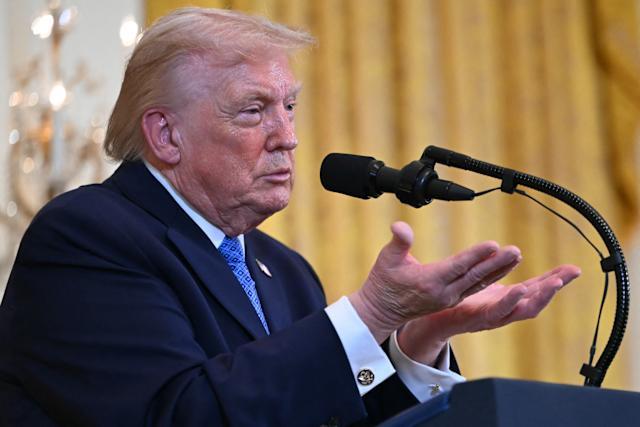 美国紧急召回驻48国大使，要求30天内下岗走人，引起广泛争议。12月23日，