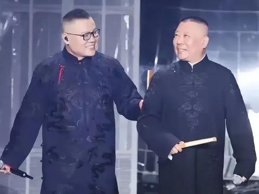 岳云鹏演唱会上，老郭站台捧场，说了段笑话。他说他不愿意来，后来小岳岳说门票分给
