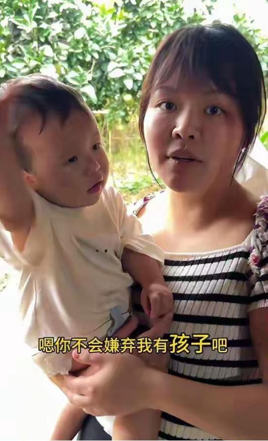 “太崩溃了！”四川32岁光棍浩哥和35岁离异女子相亲，女子直接带4个娃上门“逼婚