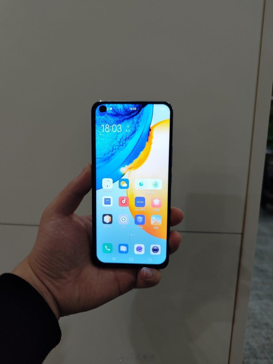 这是一台改了第三方屏幕的手机，这师傅的手艺也太离谱了