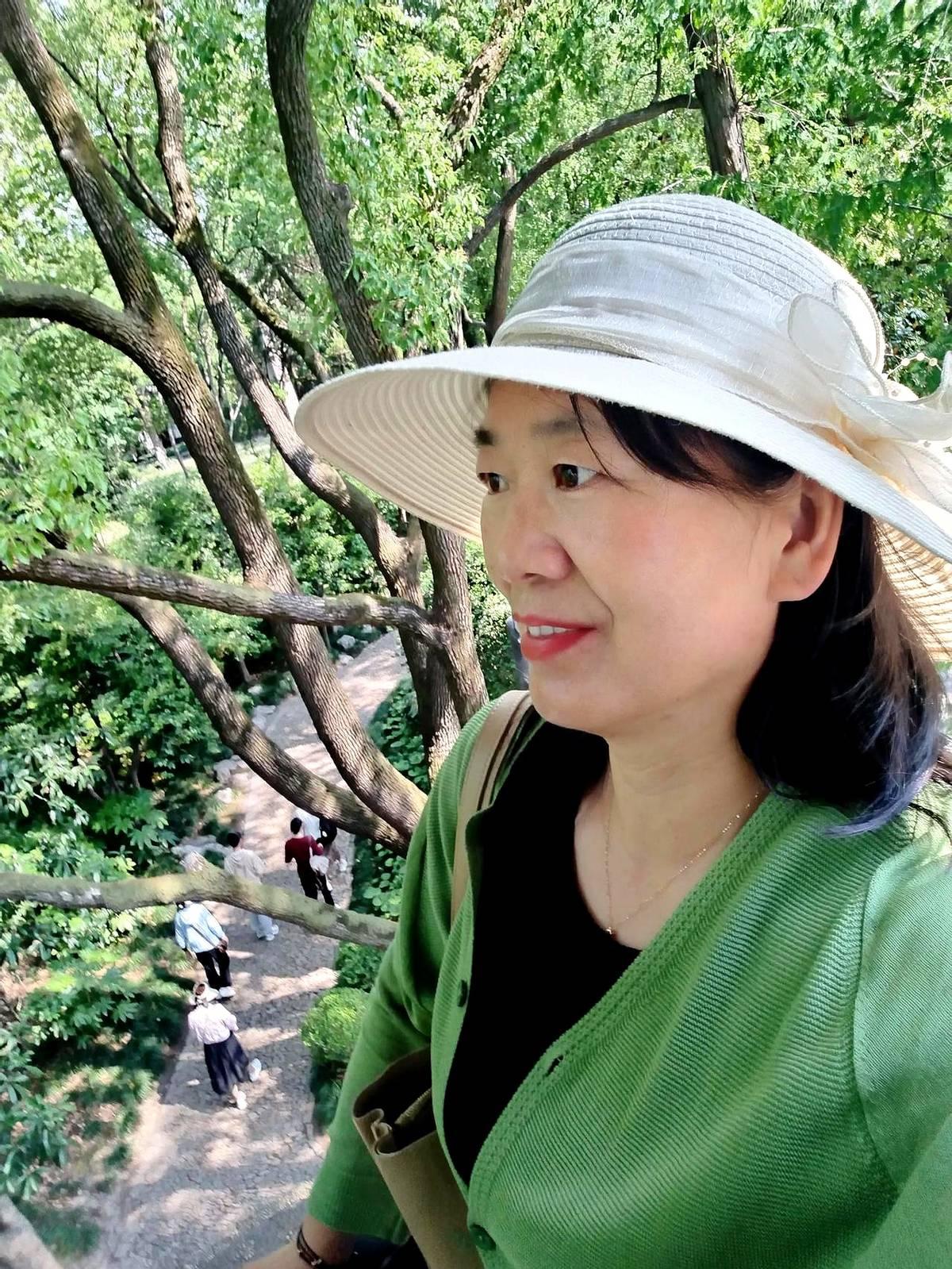 儿子让我白天一个人在家带宝宝，中午宝宝睡觉，叫我也跟着睡一会儿觉。要不然长时