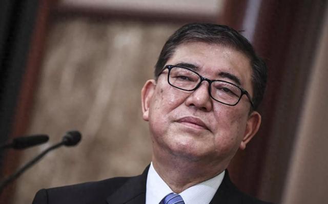 美国这是给日本首相石破茂逼急了，逼得人家辞职，这又不干了！当下日本面临着和美