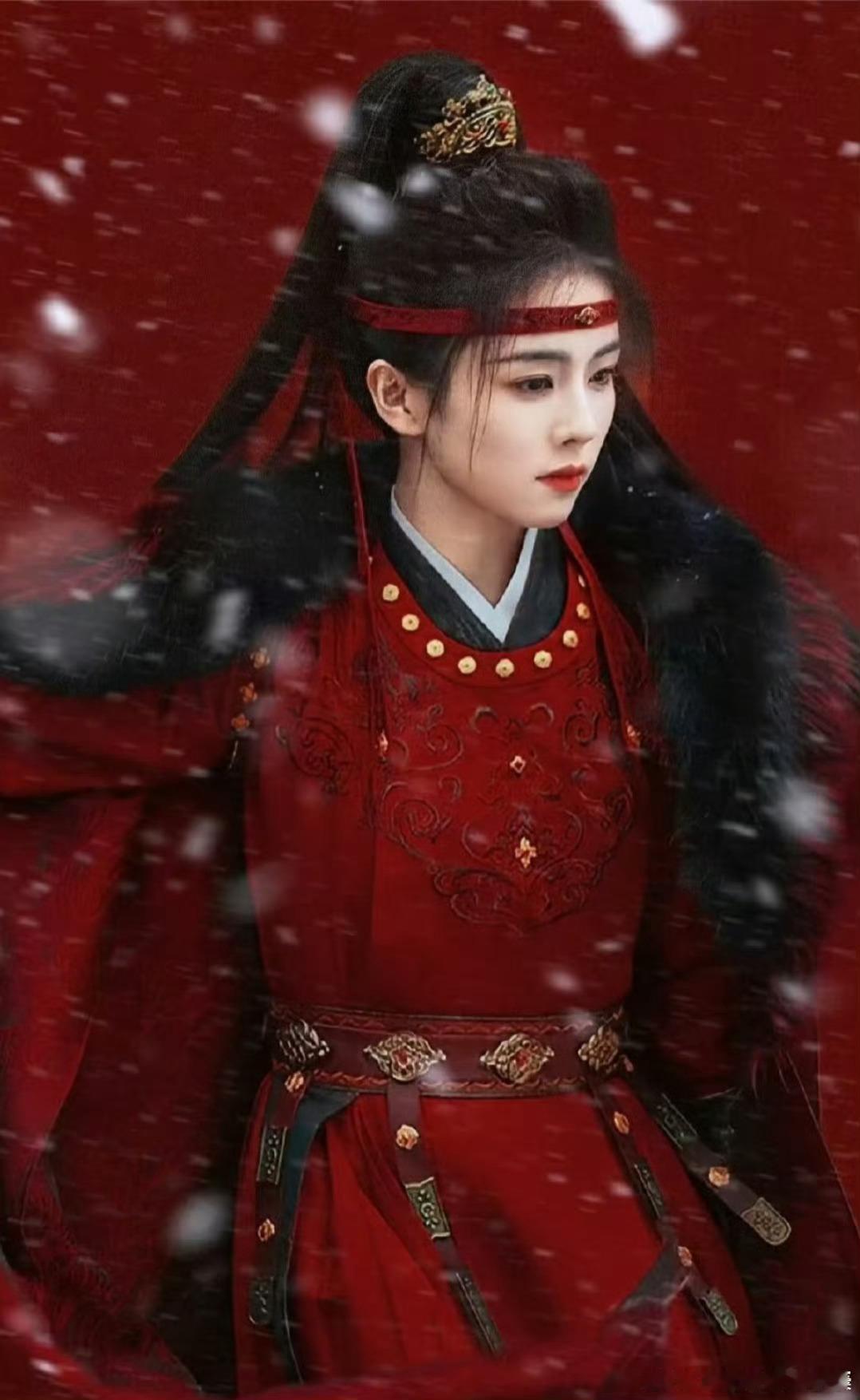 让白鹿戴抹额的人真是个天才抹额一戴，谁也不爱！白鹿这造型太绝了，既有女子的灵动