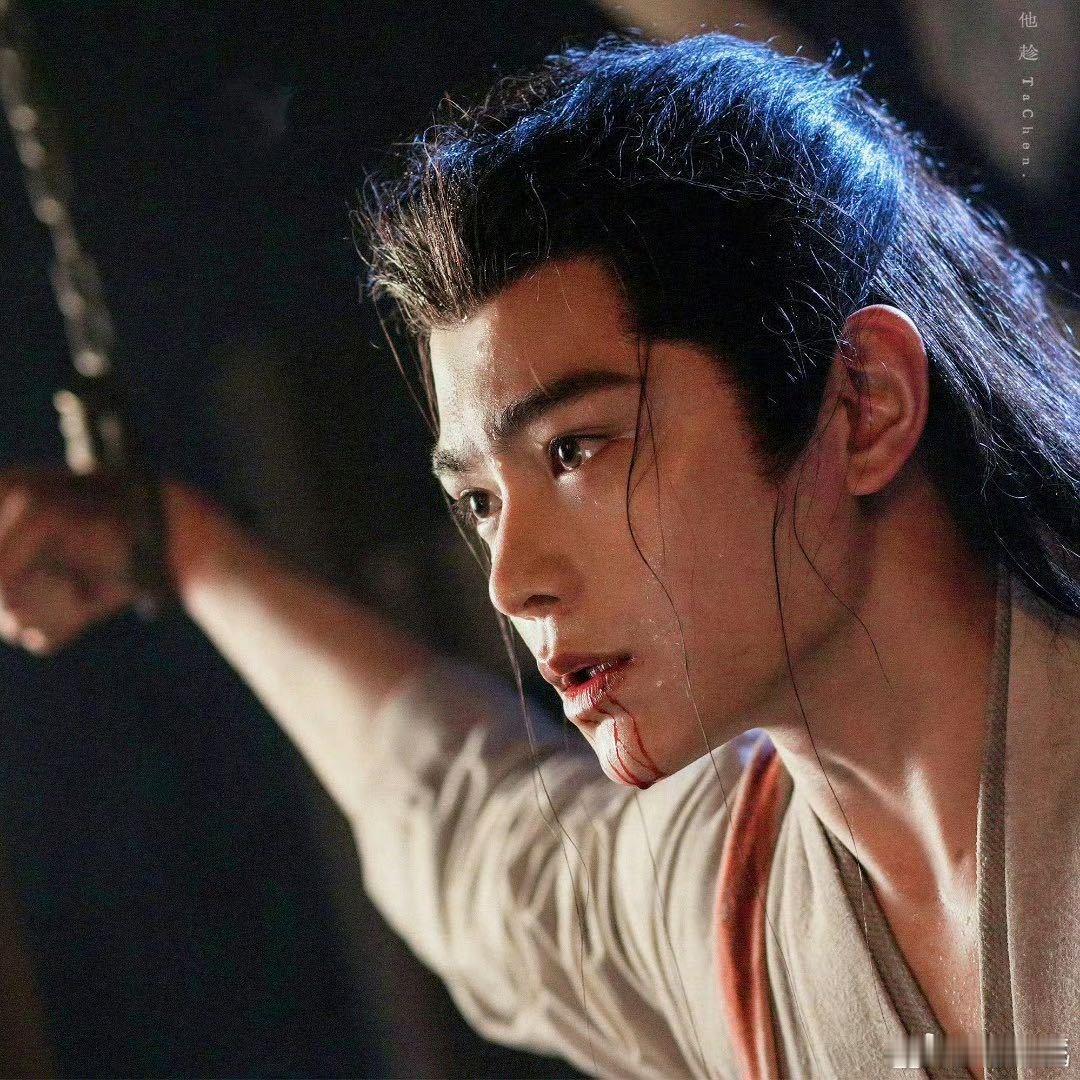 丁禹兮原声真的很有力量感在《山河枕》中，丁禹兮的原声为卫韫的形象增色不少。他的台