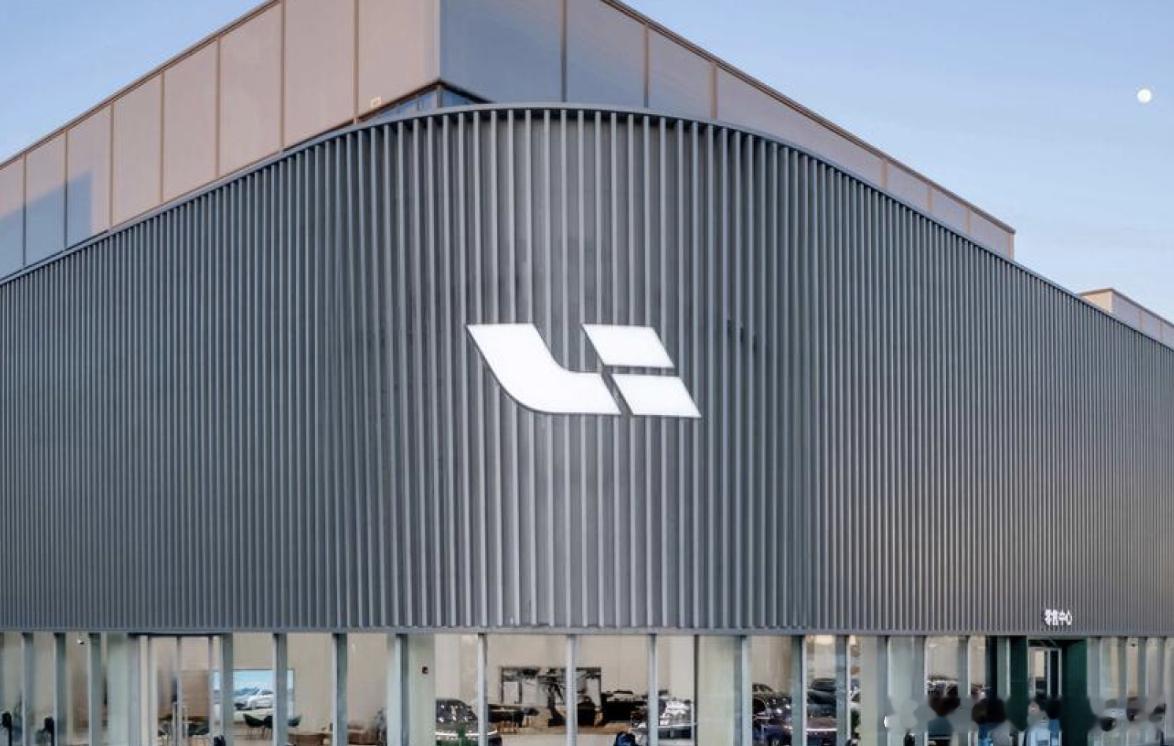 今天据财联社报道，理想汽车将合并第一和第二产品线进行合并，原因是理想汽车第一产品