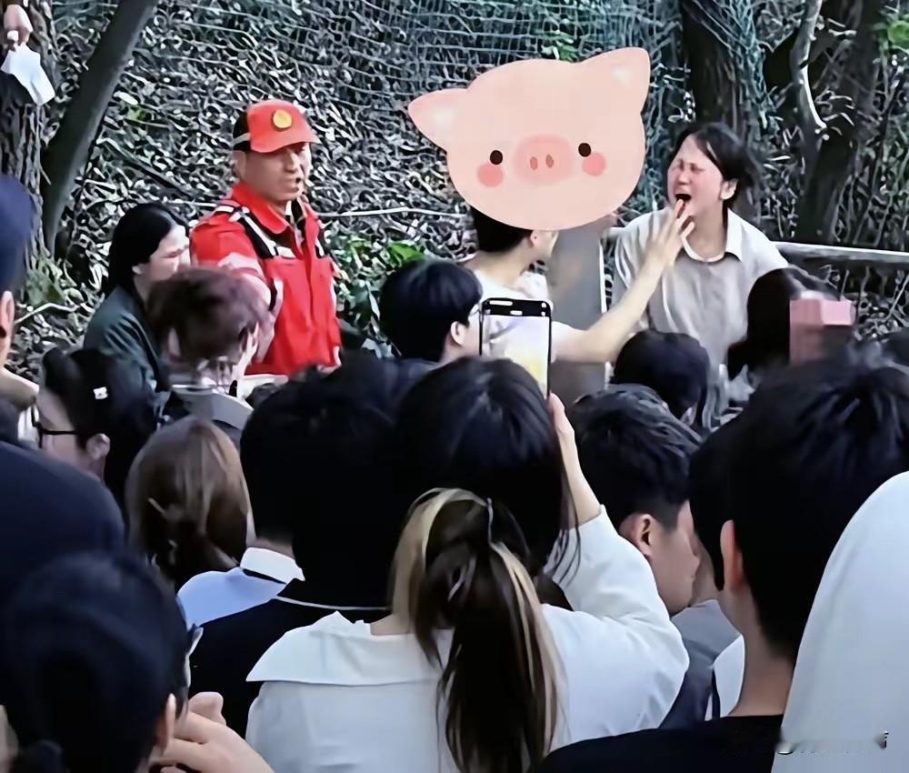 杭州北高峰这起“撞车”事件，连编剧都不敢这么下笔。男方背着正牌女友，私下带着