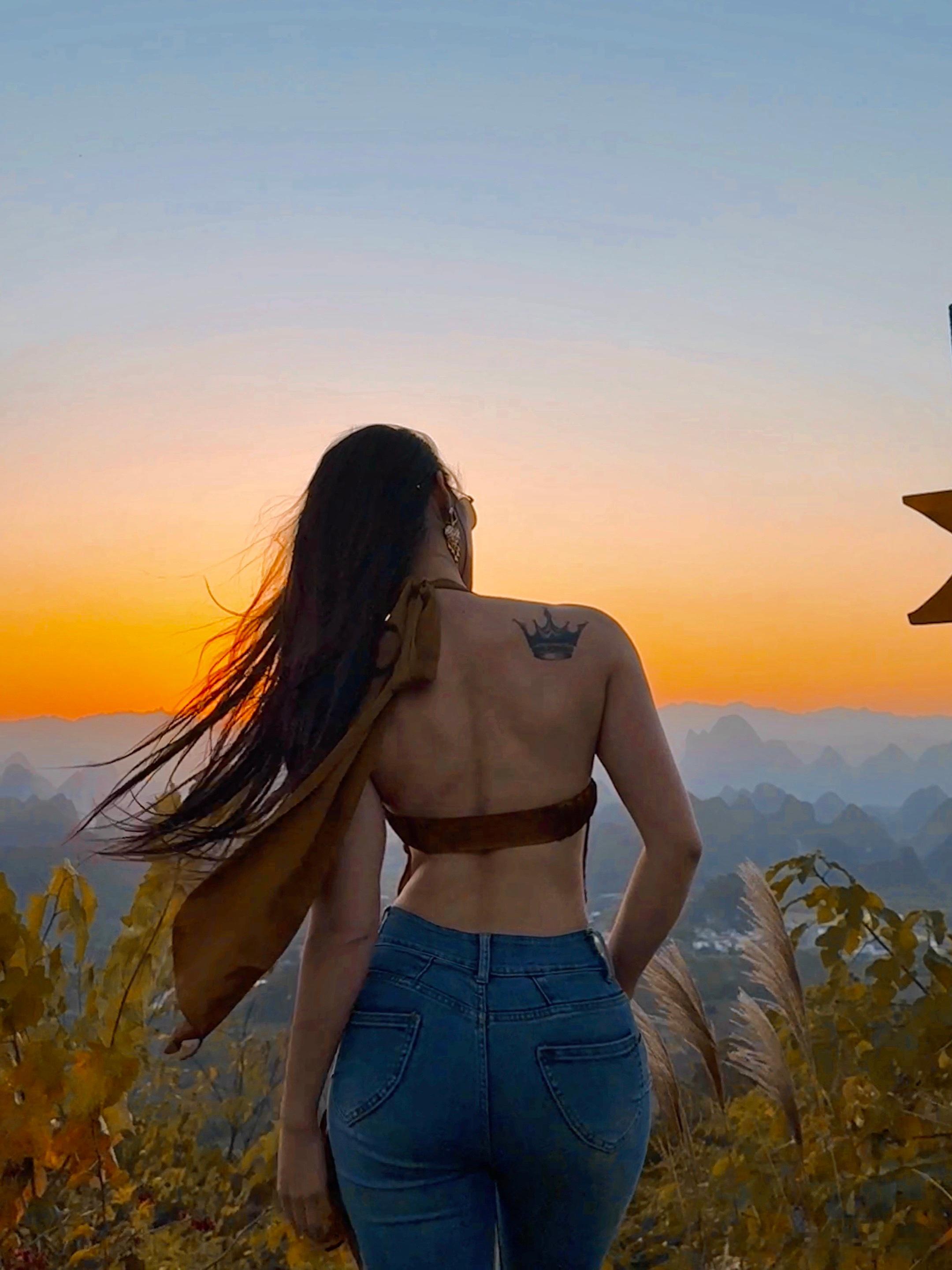 一川枫叶两岸芦花旅行千里江山图