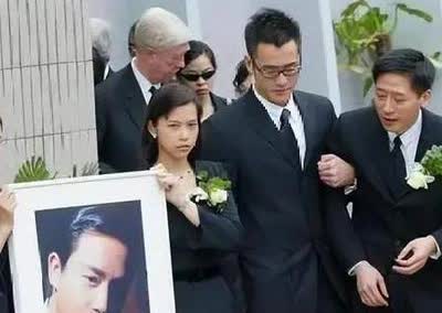 2003年，张国荣在跳楼前，给向太打电话，说：“我没有得抑郁症，我也没有遇邪”当