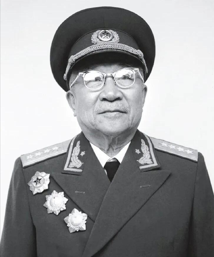 何中央选定张云逸主政广西，而未考虑其他人？1949年9月22日，广西还在白崇