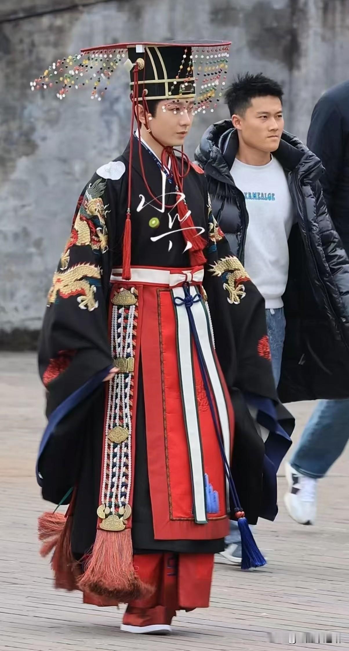 很多人说资本看中成毅是因为颜值、会来事，其实根本不是，他最打动人的，是刻在骨子里