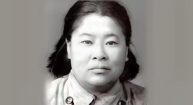 1933年，许世友听说部队有一位武当出身的女侠，便想要切磋一番，他迈着自信的步伐