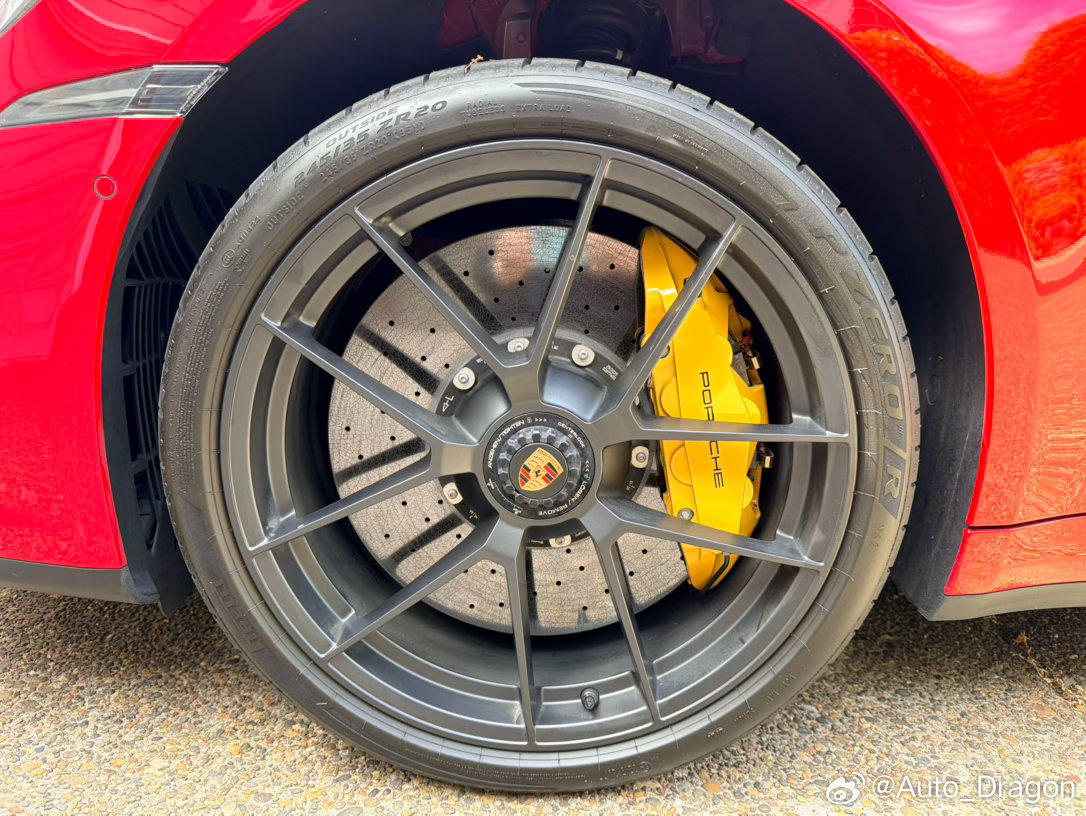 保时捷911992.2GTS：创新突破有代价。优秀的地方：T-hybrid