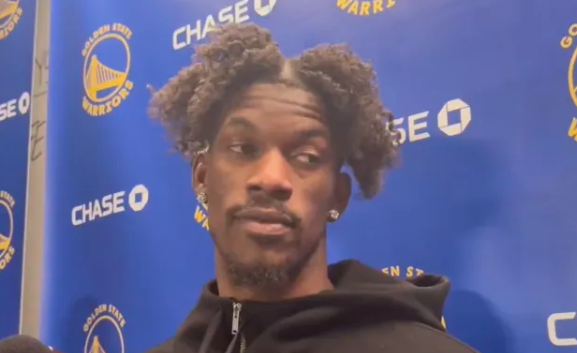 NBA常规赛，勇士119-97击败开拓者。赛后勇士球员吉米-巴特勒接受了记者采