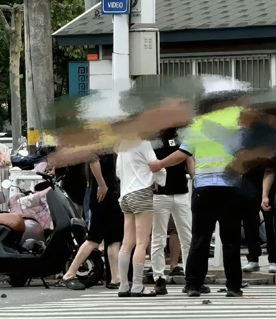安徽广德那个女司机，警方说她已经被刑拘了，今年三十六岁了，应该是90后，穿的还跟