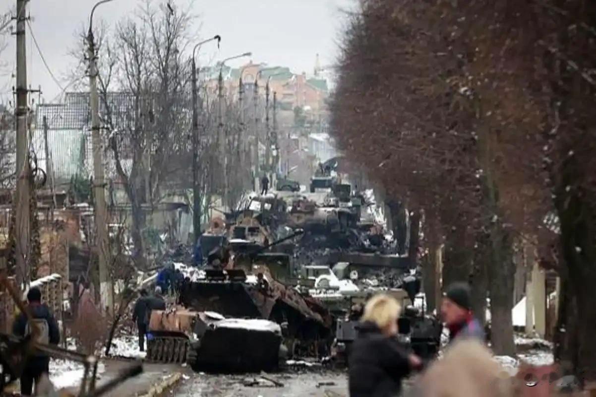 以俄罗斯的视角来看，确实前期情报失误与轻敌，加上混乱的指挥，俄军的伤亡估计不小于