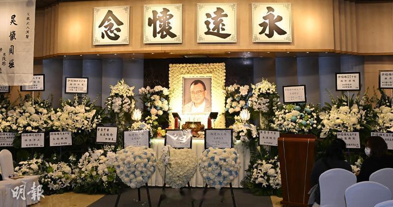 【明報即時】許紹雄設靈｜Benz哥遺照曝光佘詩曼花圈放當眼處許紹雄今天在寶福堂