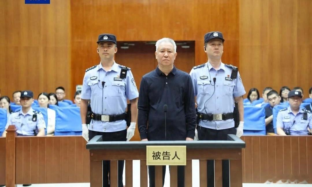 许家印是否存在系统性腐败：这不是某个人的问题，而是一整套审批、监管、审计、执法链
