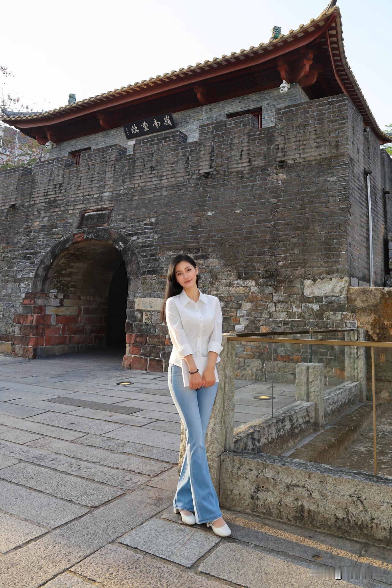 在南头古城，在夕阳的余晖里，静静的看一会儿书，是一件多么幸福的事情！