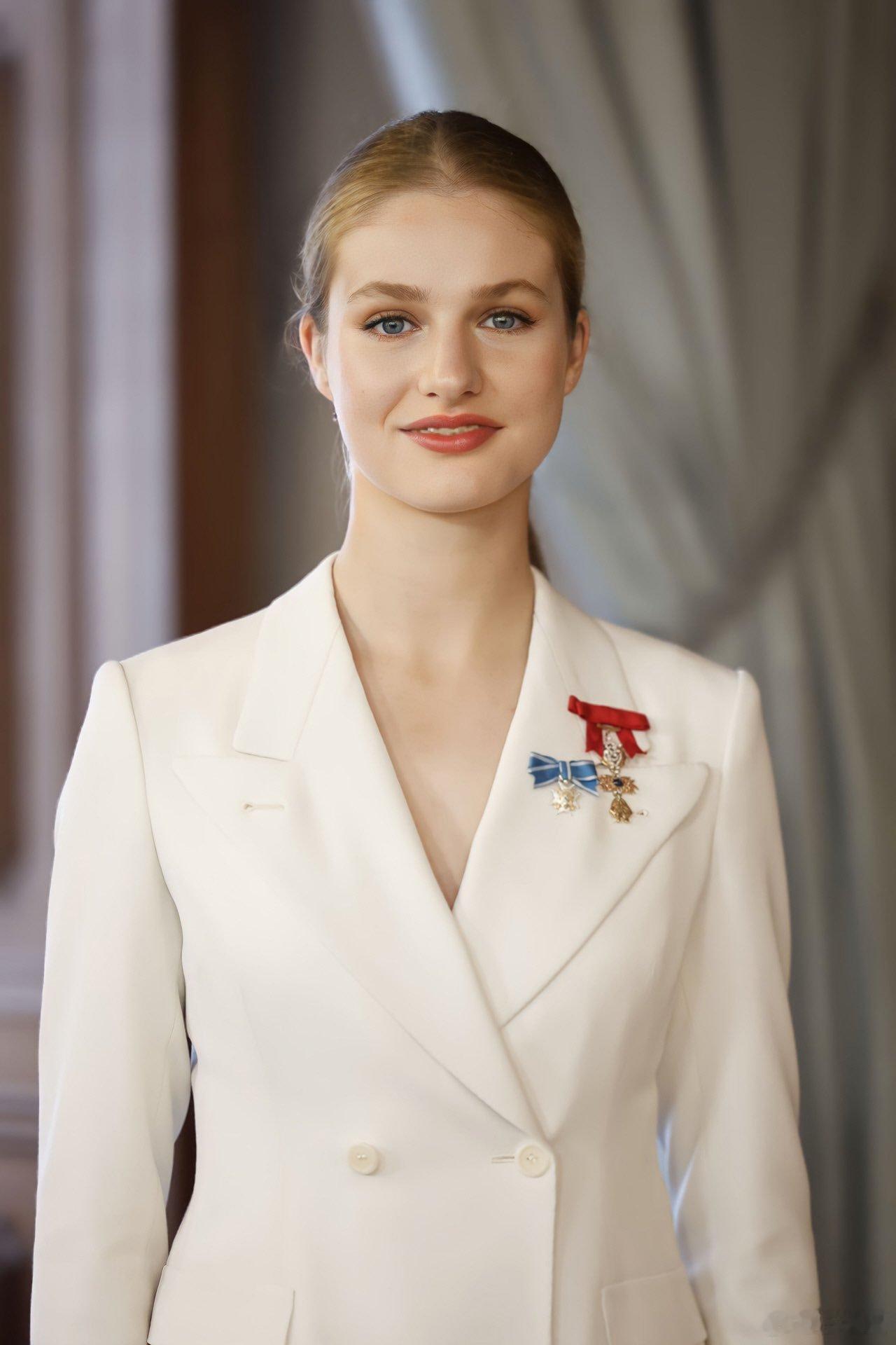 西班牙王室🇪🇸4月27日，王室宣布阿斯图里亚斯公主莱昂诺尔将入读马德里卡洛