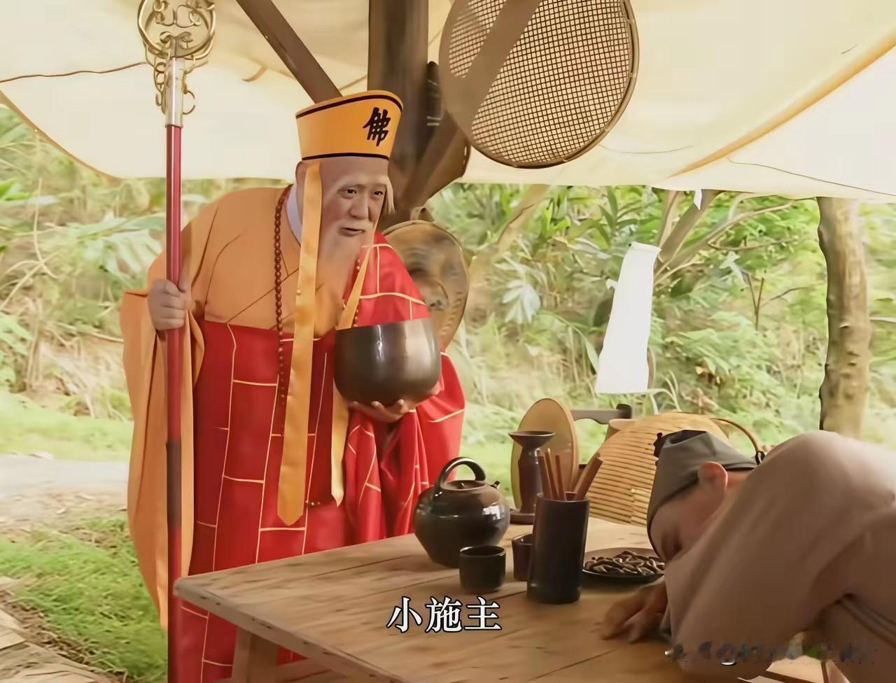 法海的钵盂也太大了，看过《新白娘子传奇》都知道这个黑色的钵，是收服白素贞的法宝。