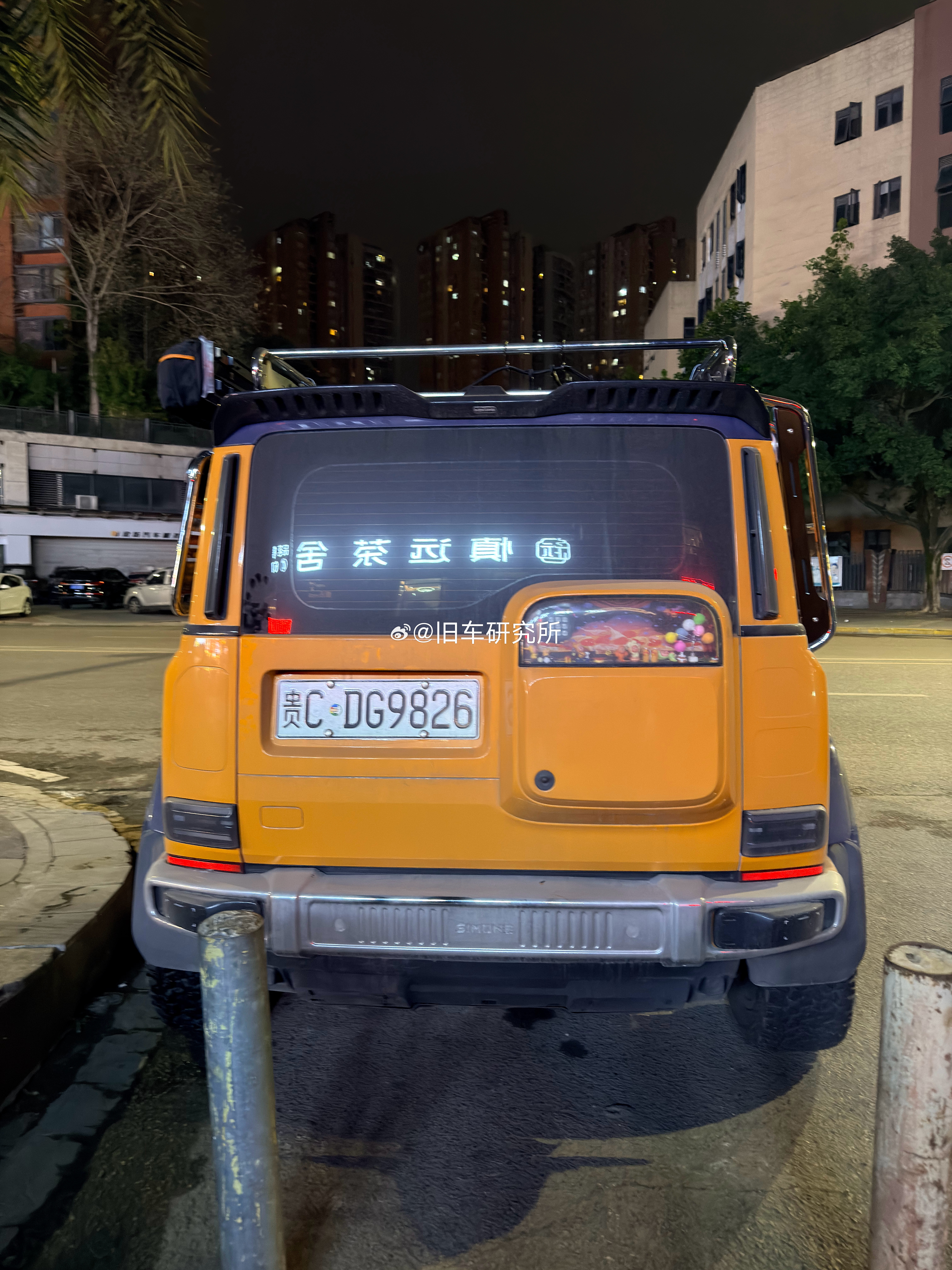 这车牌应该是故意弄白的吧