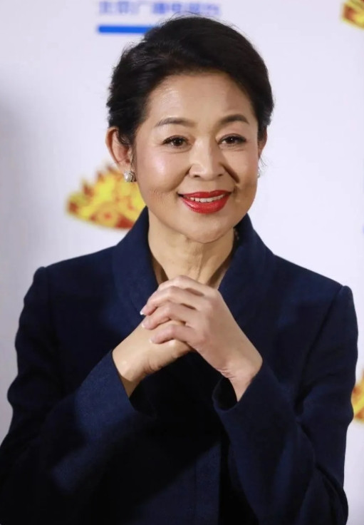 90年代，倪萍家包括保姆一共5个人，但她每天做4只海参，保姆没份，倪萍姥姥说：“