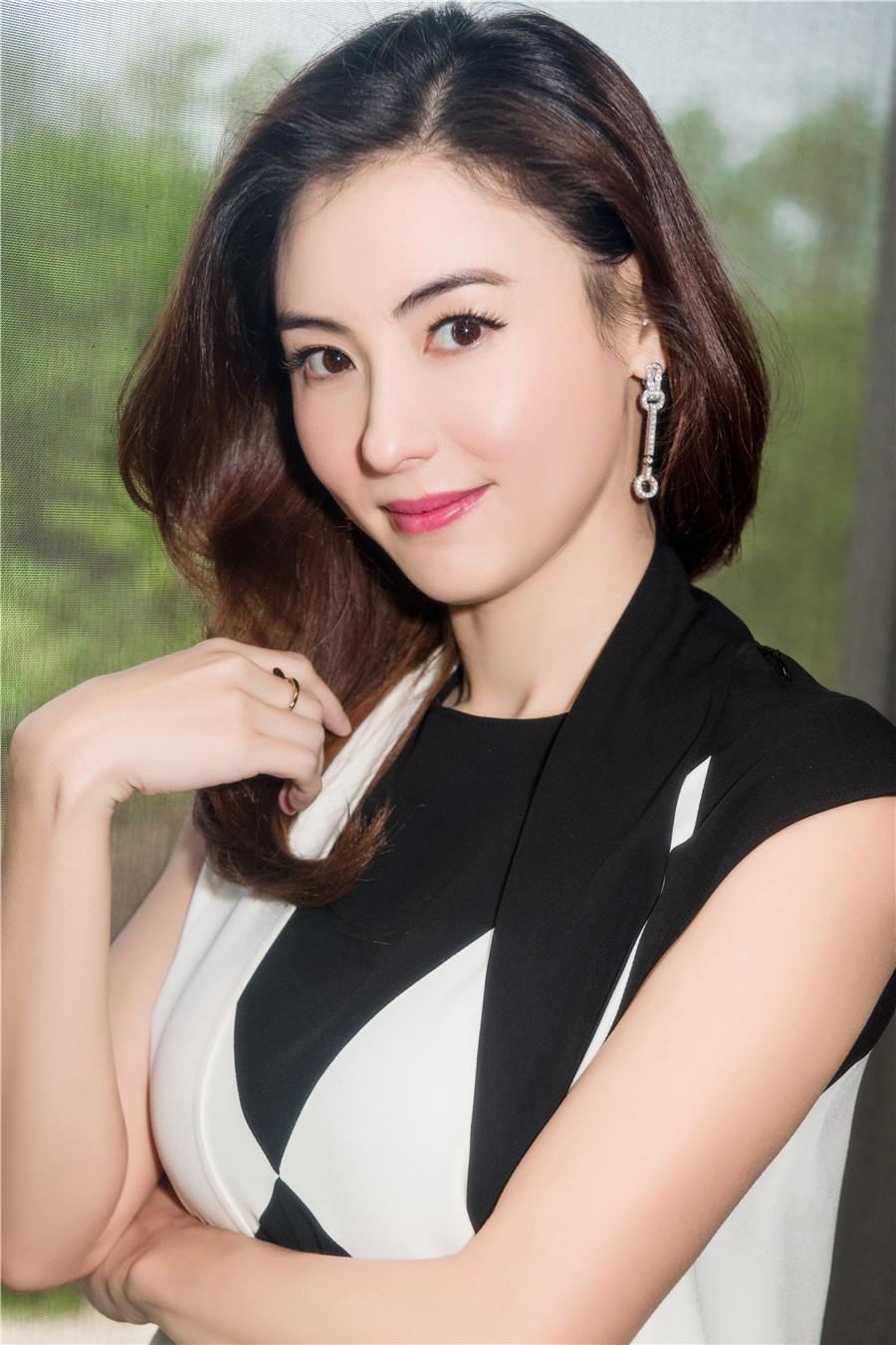 张柏芝看到一家熟悉的餐厅，没想到餐厅主厨和谢霆锋尽是好友，大儿子最爱吃的饭，这家