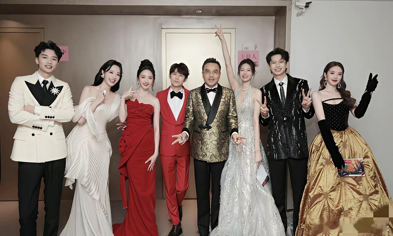 仔细品品芒果春晚的主持人阵容，越发觉得芒果台的格局太绝了，不是新人多的让人意外，