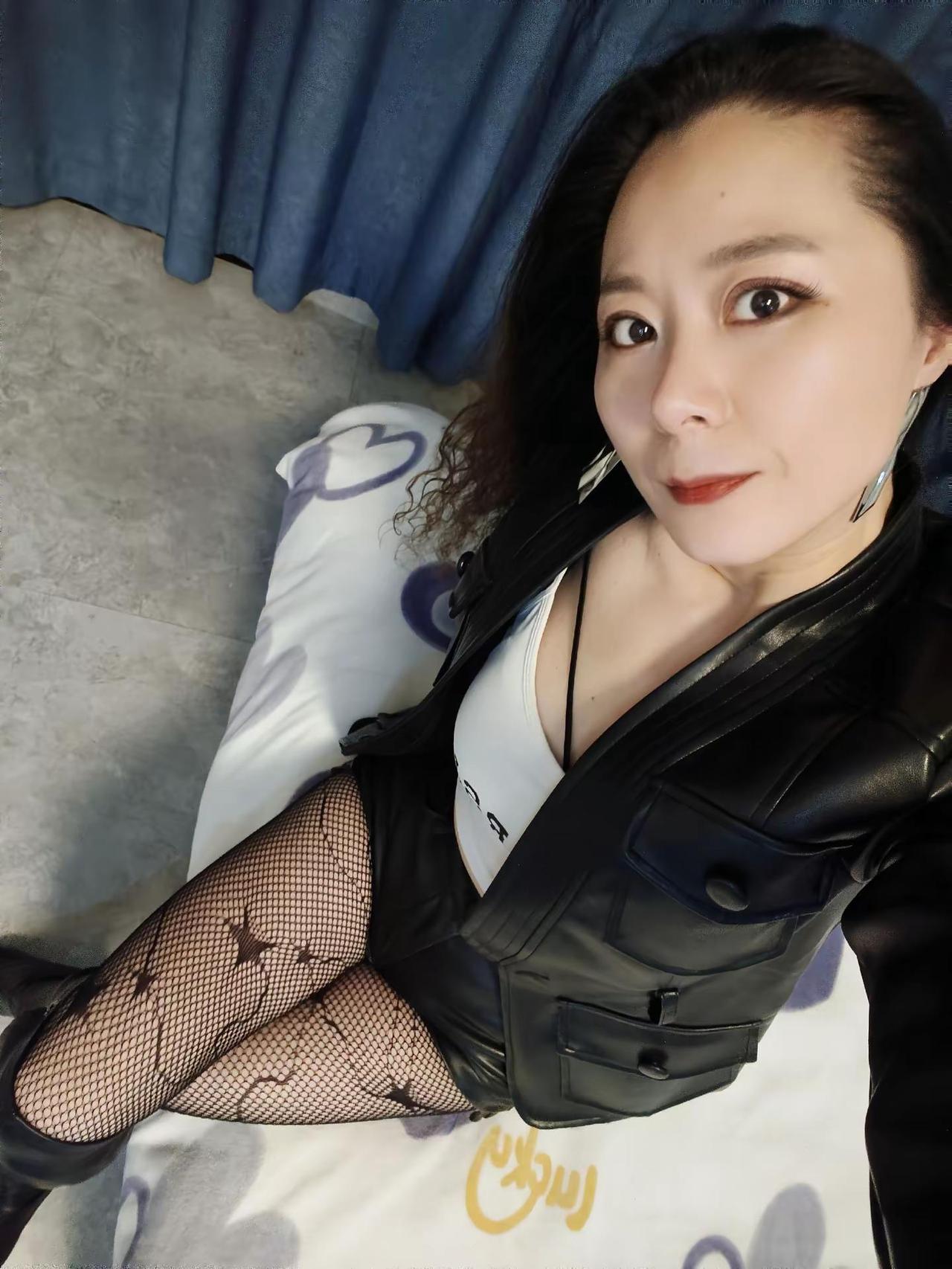 穿衣显瘦皮衣搭配