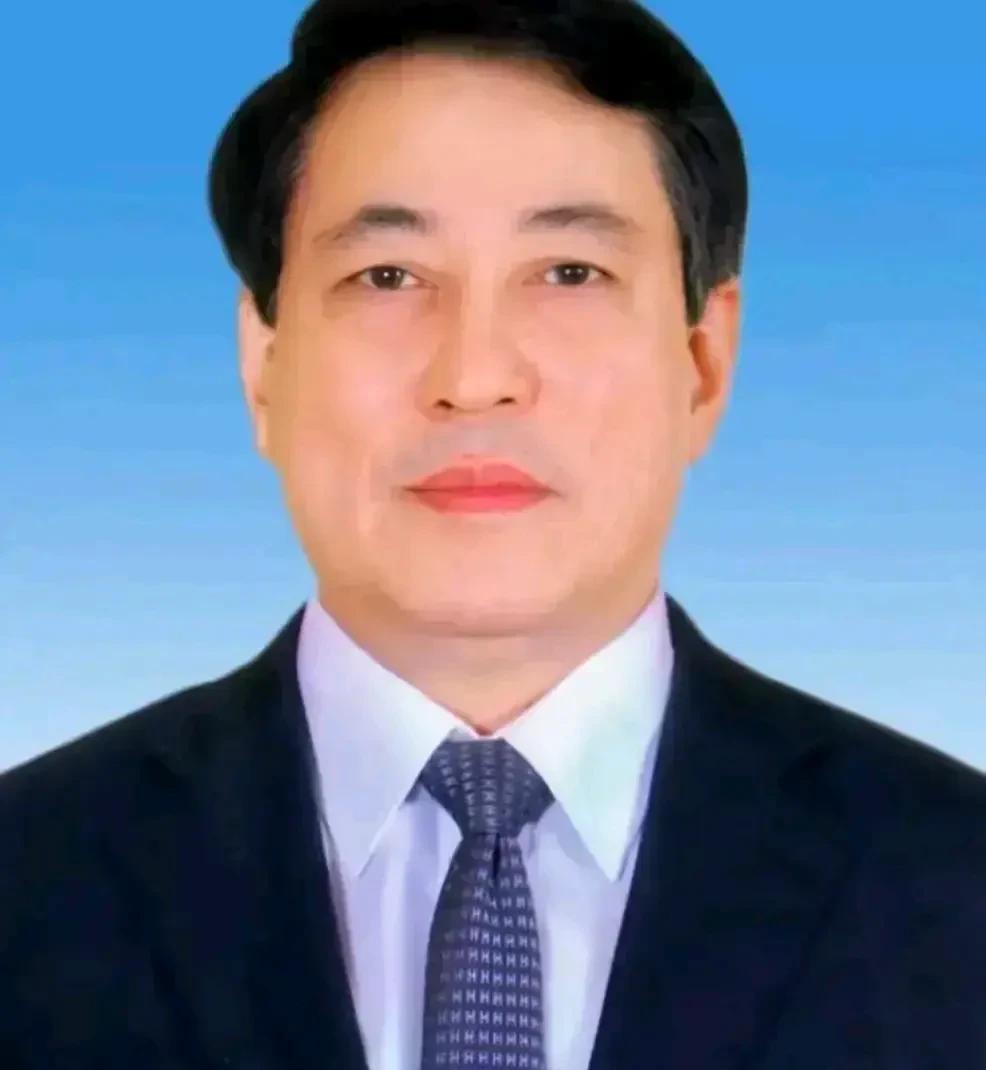 越南很忙！法国总统马克龙刚刚被送走，匈牙利总统舒尤克就到了！看来越南坚持的竹