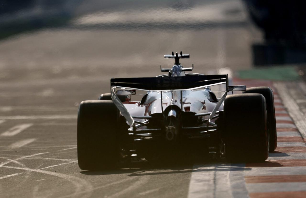 F1中国站：冲刺赛杆位诞生！拉塞尔一骑绝尘，维斯塔潘陷入中游大乱斗泥潭拉塞尔在