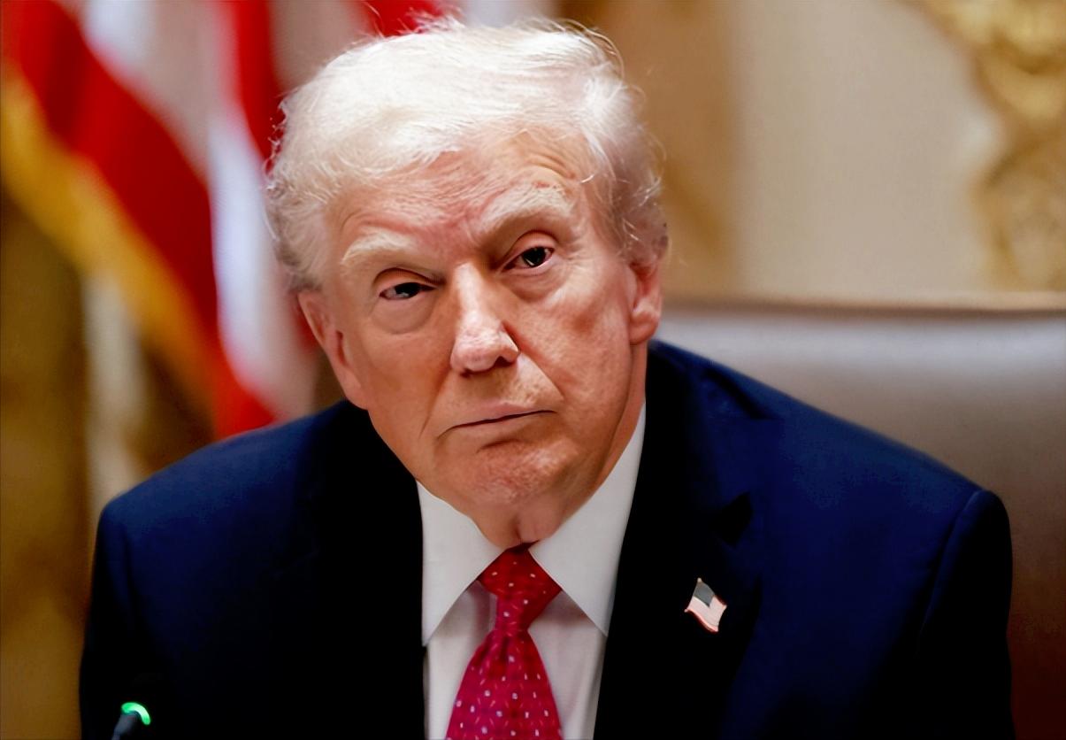 美债泡沫能撑多久，最近全球金融圈有个挺吓人的事，美国在疯狂发国债“借钱花”，但以