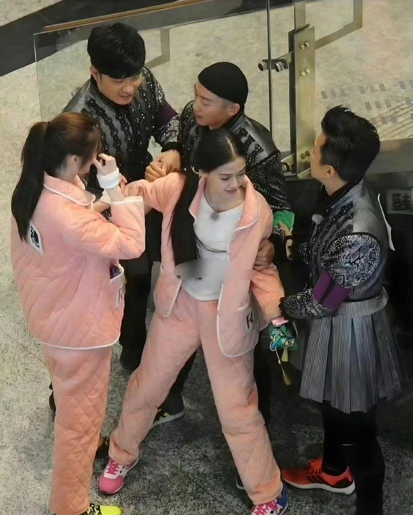 早期的跑男，Angelababy连穿睡衣都这么美，姐的脸太牛了