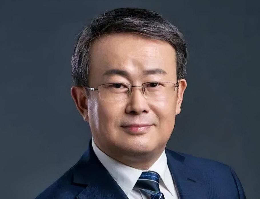 项立刚最近公开发文甩出一句灵魂拷问：为什么每一次华为取得突破，最先跳出来拆台的不