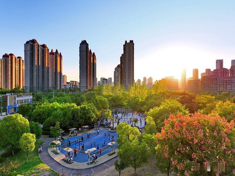 芜湖楼市：截至9月24日，芜湖楼市依旧普跌，暂未看到反弹迹象。镜湖区房价从
