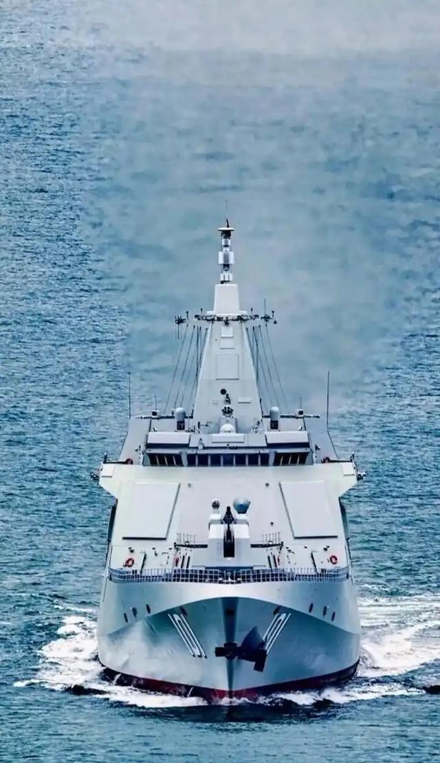 我国的下一代驱逐舰绝不可能是传言中9000吨的通用驱逐舰！很多国外的例子已经证明