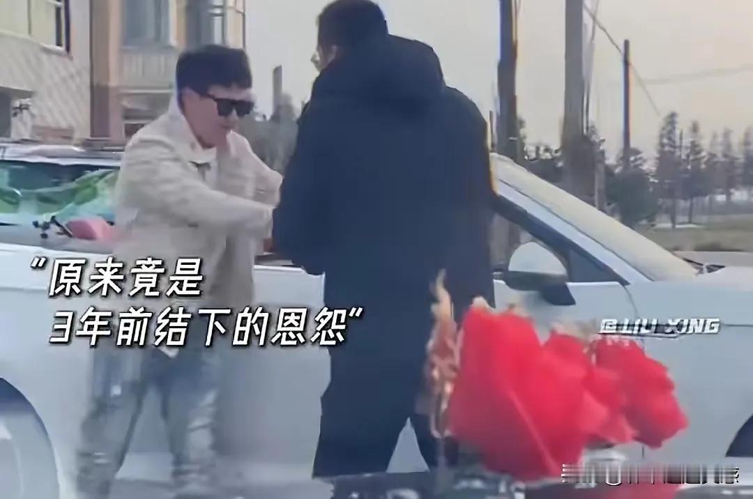 结婚这天本是高高兴兴的日子，婚车刚开到村口，就被一辆黑色豪车堵得严严实实。伴郎赶